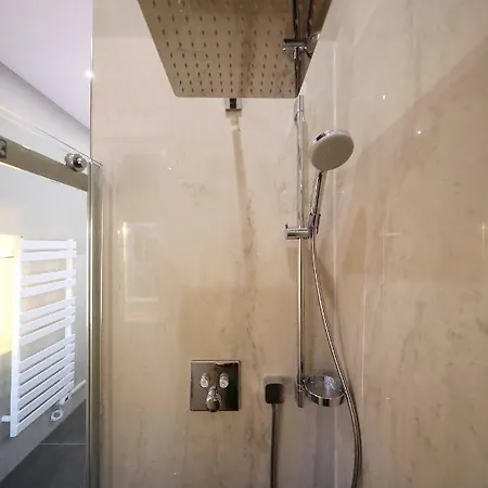 Luxury Bussiness Apartman Zára