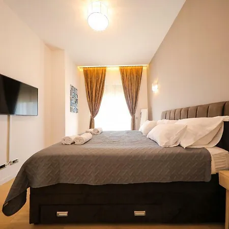 Luxury Bussiness * Zára